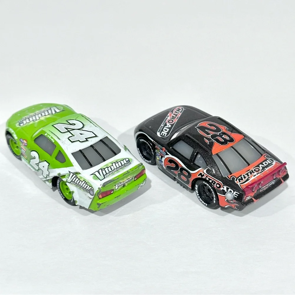 Disney Cars Brick Yardley #24 Vitoline, Aiken Axler #28 Nitroade Die-cast